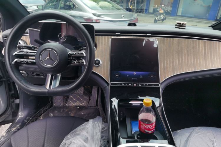 Used Mercedes-Benz EQE 2022 350 Luxury Edition Center Console