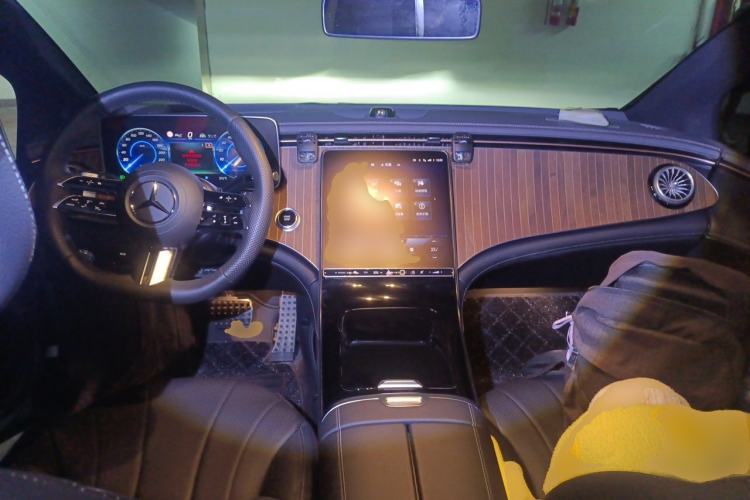 Used Mercedes-Benz EQE 2022 350 Luxury Edition Center Console