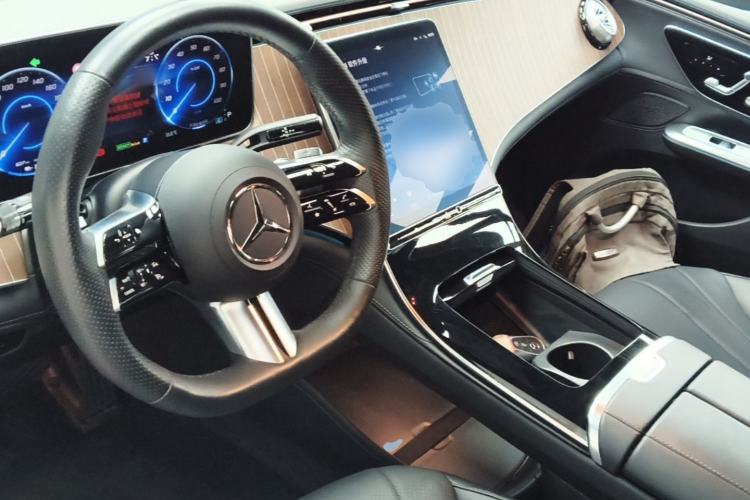 Used Mercedes-Benz EQE 2022 350 Luxury Edition Center Console