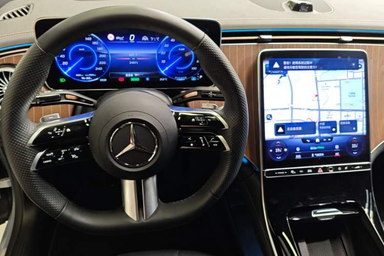 Used Mercedes-Benz EQE 2022 350 Luxury Edition Center Console