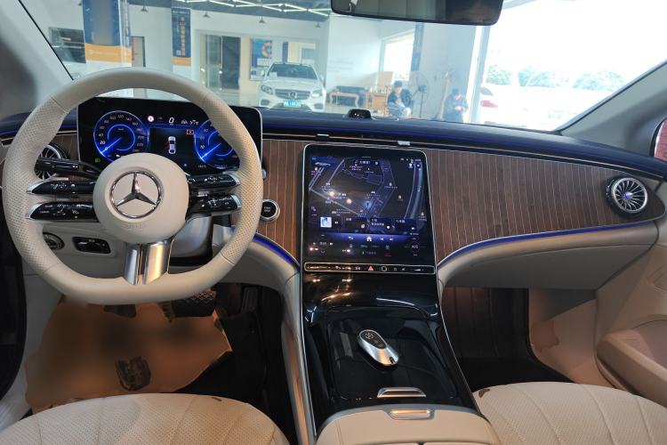 Used Mercedes-Benz EQE 2022 350 Luxury Edition Center Console