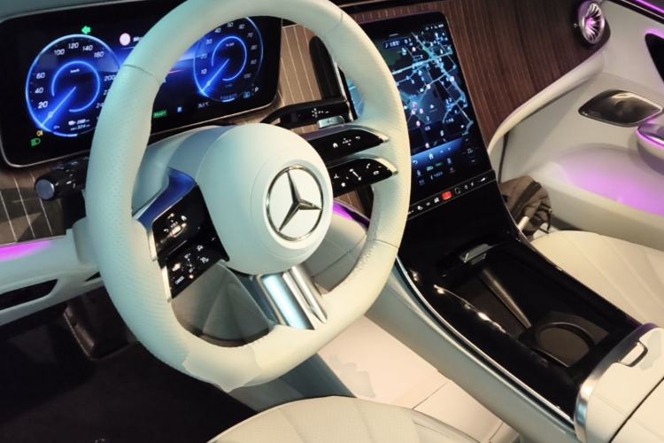 Used Mercedes-Benz EQE 2022 350 Luxury Edition Center Console