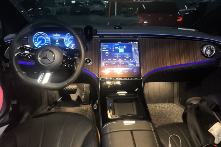 Used Mercedes-Benz EQE 2022 350 Luxury Edition Center Console