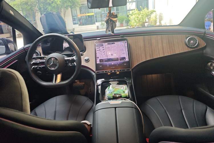Used Mercedes-Benz EQE 2022 350 Pioneer Edition Center Console