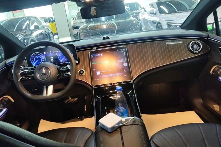 Used Mercedes-Benz EQE 2022 350 Luxury Edition Center Console