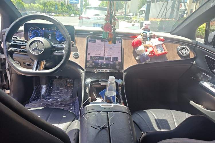 Used Mercedes-Benz EQE 2022 350 Luxury Edition Center Console