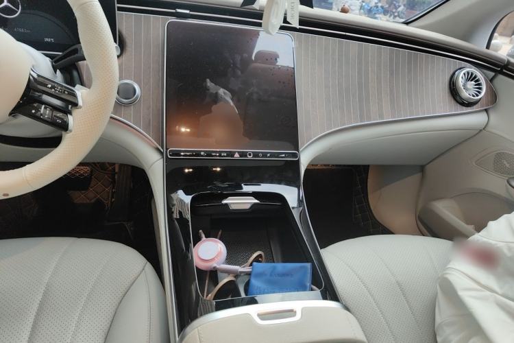 Used Mercedes-Benz EQE 2022 350 Luxury Edition Center Console