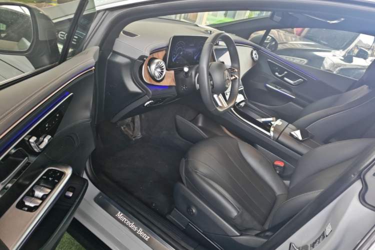 Used Mercedes-Benz EQE 2022 350 Pioneer Edition Driver Seat