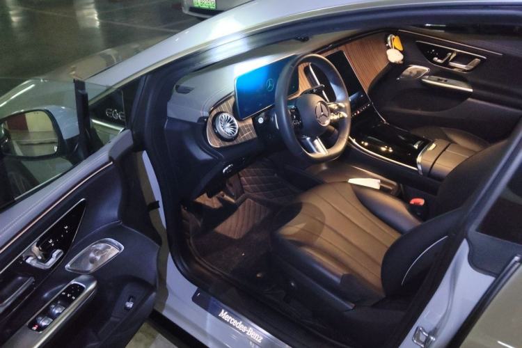 Used Mercedes-Benz EQE 2022 350 Luxury Edition Driver Seat