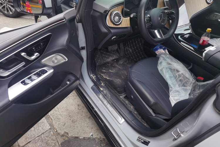 Used Mercedes-Benz EQE 2022 350 Luxury Edition Driver Seat