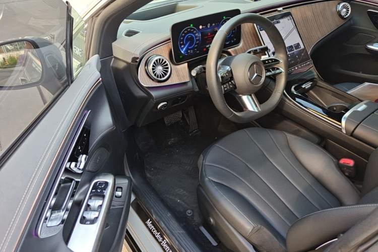 Used Mercedes-Benz EQE 2022 350 Luxury Edition Driver Seat
