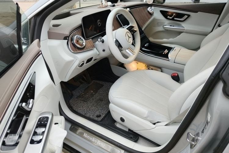 Used Mercedes-Benz EQE 2022 350 Luxury Edition Driver Seat