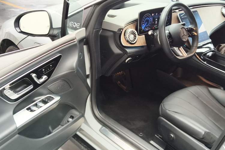Used Mercedes-Benz EQE 2022 350 Luxury Edition Driver Seat