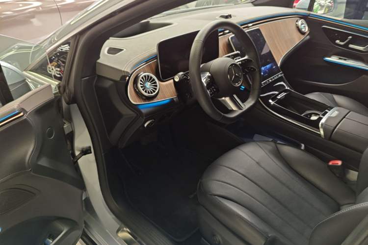 Used Mercedes-Benz EQE 2022 350 Luxury Edition Driver Seat