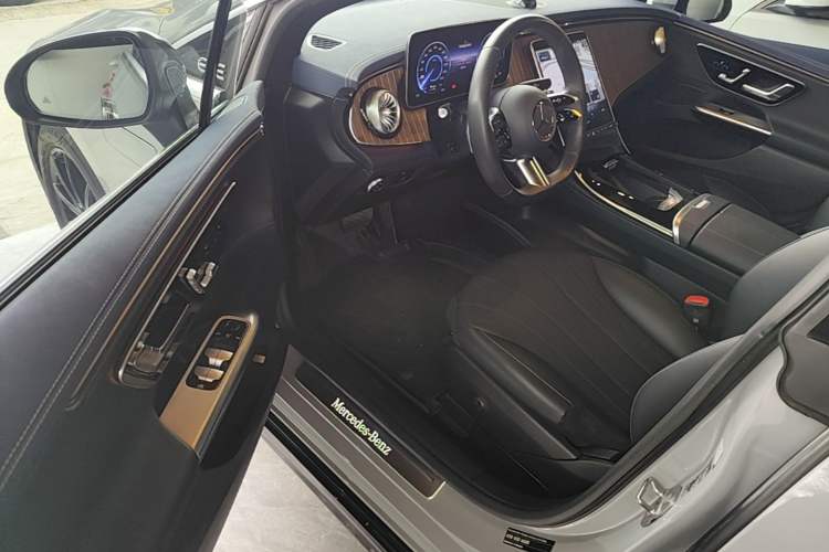Used Mercedes-Benz EQE 2022 350 Pioneer Edition Driver Seat