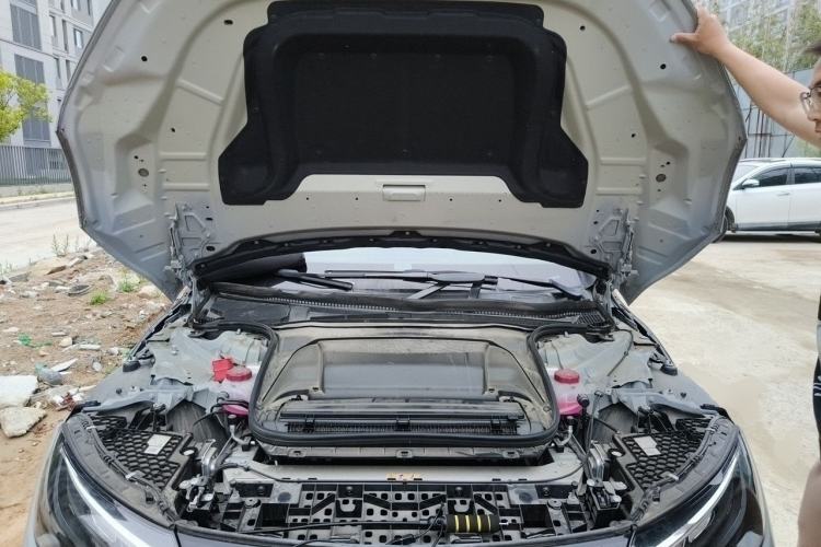 Used Mercedes-Benz EQE 2022 350 Luxury Edition Engine Bay