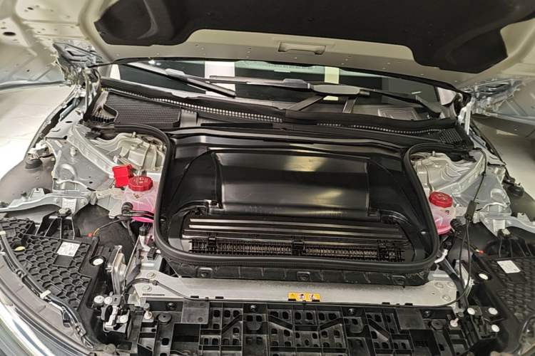 Used Mercedes-Benz EQE 2022 350 Luxury Edition Engine Bay