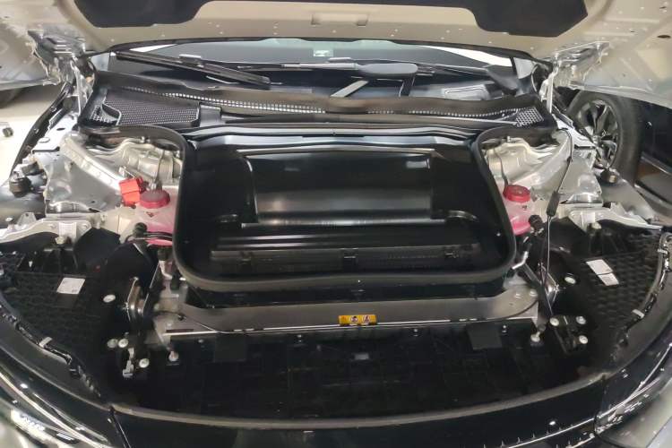 Used Mercedes-Benz EQE 2022 350 Luxury Edition Engine Bay