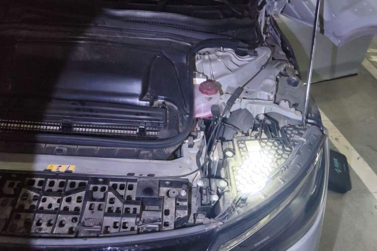 Used Mercedes-Benz EQE 2022 350 Luxury Edition Engine Bay Left