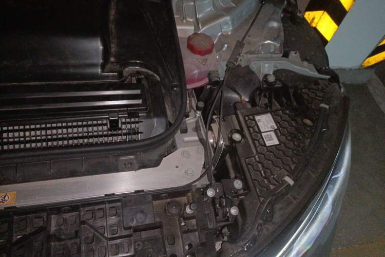 Used Mercedes-Benz EQE 2022 350 Luxury Edition Engine Bay Left
