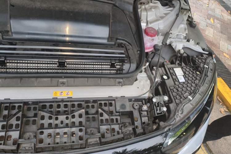 Used Mercedes-Benz EQE 2022 350 Luxury Edition Engine Bay Left