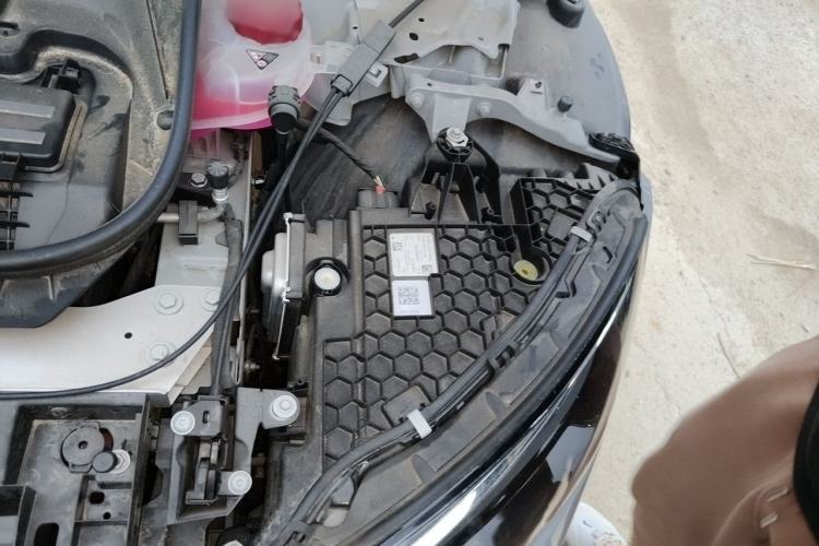 Used Mercedes-Benz EQE 2022 350 Luxury Edition Engine Bay Left