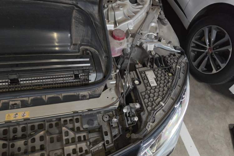 Used Mercedes-Benz EQE 2022 350 Luxury Edition Engine Bay Left