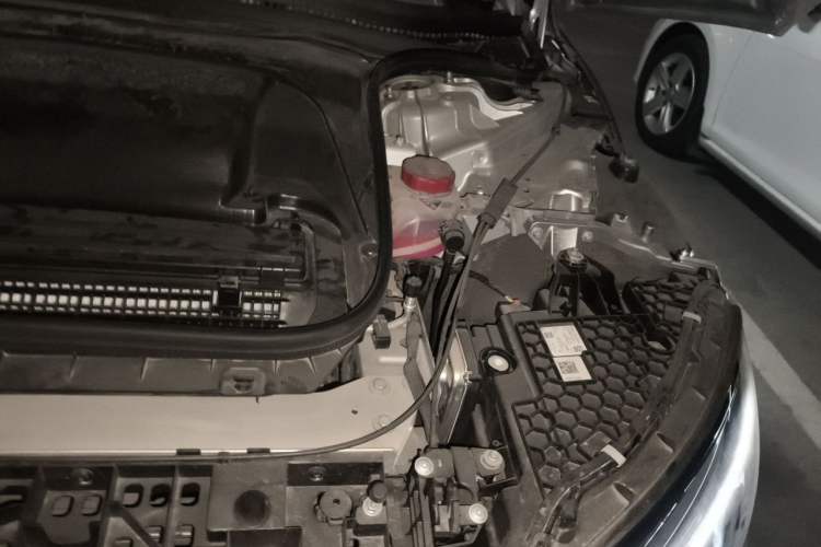 Used Mercedes-Benz EQE 2022 350 Luxury Edition Engine Bay Left