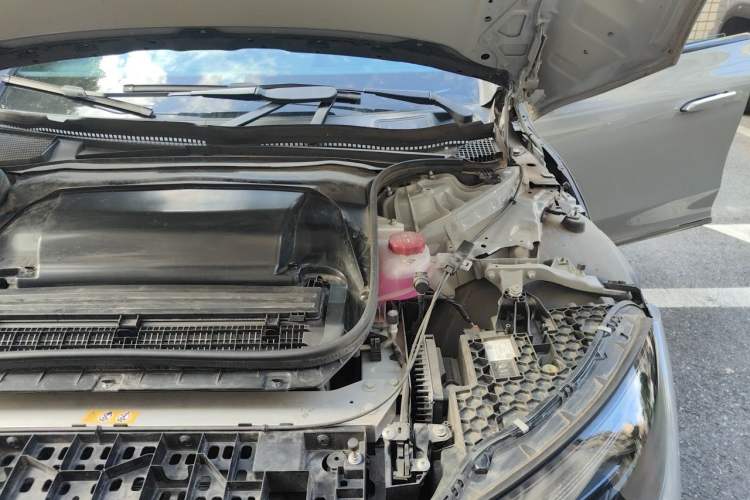 Used Mercedes-Benz EQE 2022 350 First Edition Special Version Engine Bay Left