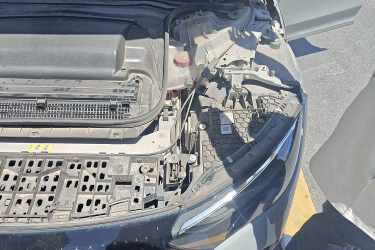 Used Mercedes-Benz EQE 2022 350 Luxury Edition Engine Bay Left
