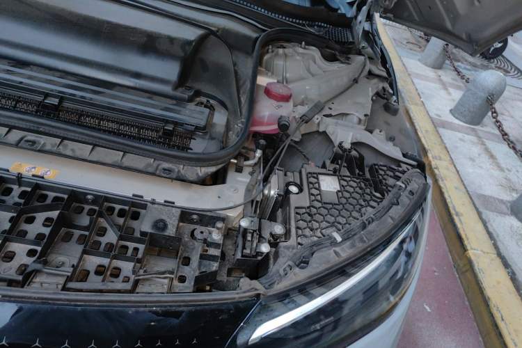 Used Mercedes-Benz EQE 2022 350 Luxury Edition Engine Bay Left