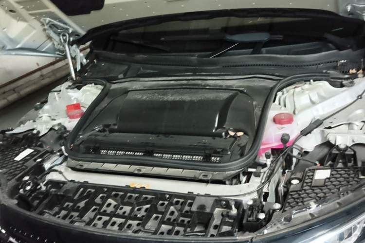 Used Mercedes-Benz EQE 2022 350 Luxury Edition Engine Bay