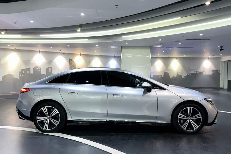 Used Mercedes-Benz EQE 2022 350 Luxury Edition Exterior 3