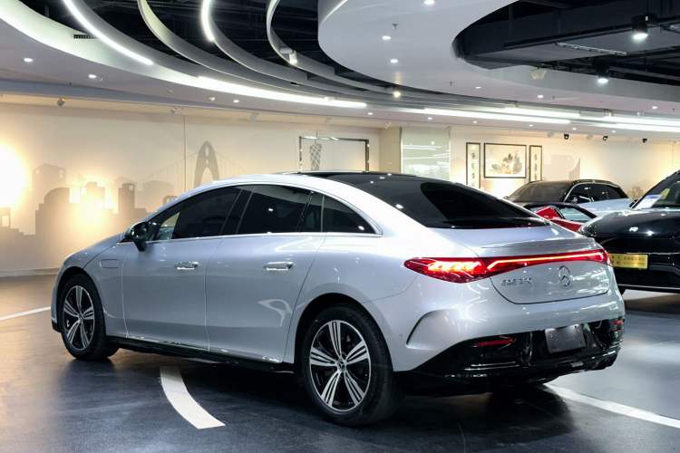 Used Mercedes-Benz EQE 2022 350 Luxury Edition Exterior 4