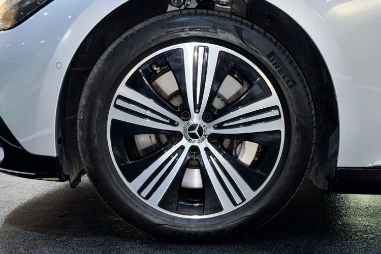 Used Mercedes-Benz EQE 2022 350 Luxury Edition Exterior 9