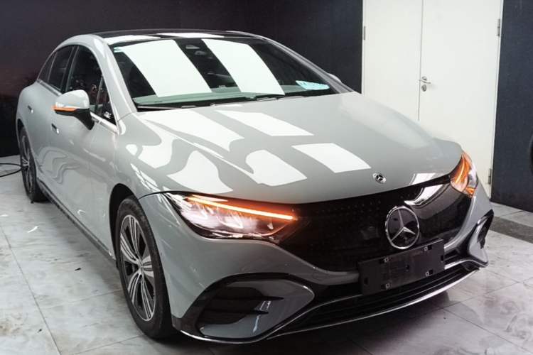 Used Mercedes-Benz EQE 2022 350 Luxury Edition Front Right 45 Deg