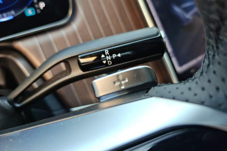 Used Mercedes-Benz EQE 2022 350 Luxury Edition Gear Lever