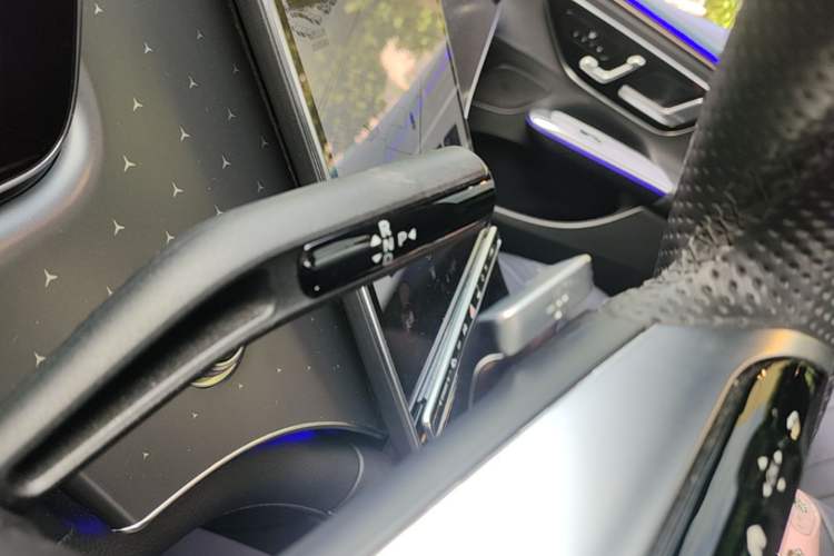 Used Mercedes-Benz EQE 2022 350 First Edition Special Version Gear Lever