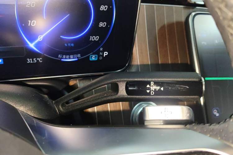 Used Mercedes-Benz EQE 2022 350 Luxury Edition Gear Lever
