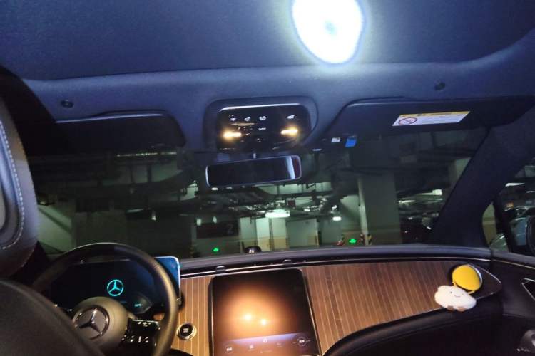 Used Mercedes-Benz EQE 2022 350 Luxury Edition Headliner