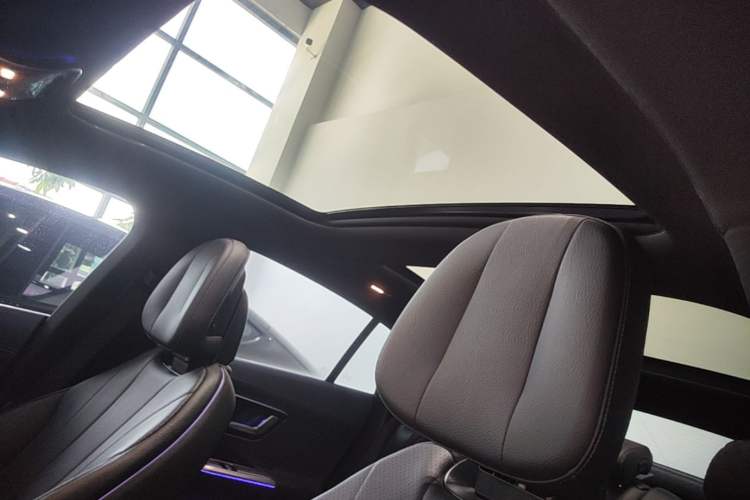 Used Mercedes-Benz EQE 2022 350 Luxury Edition Headliner