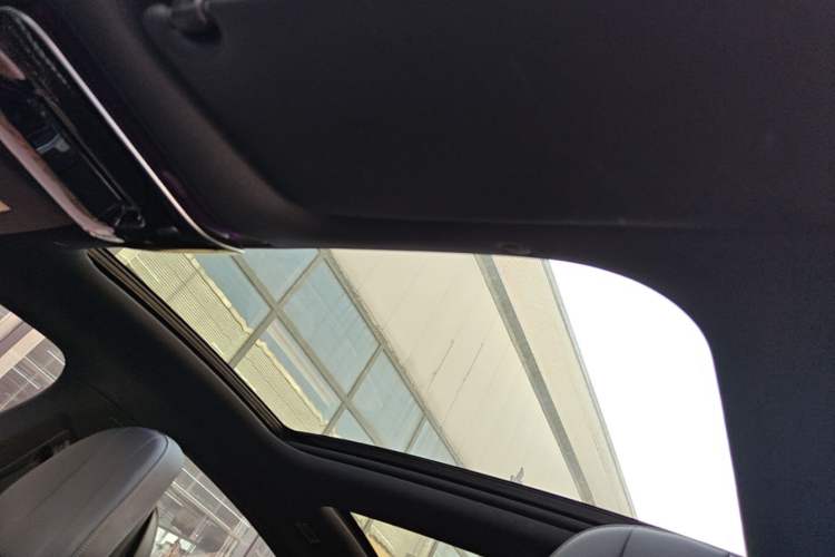 Used Mercedes-Benz EQE 2022 350 Luxury Edition Headliner