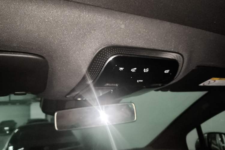 Used Mercedes-Benz EQE 2022 350 Luxury Edition Headliner
