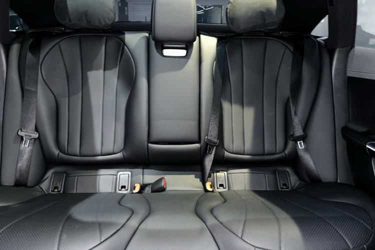 Used Mercedes-Benz EQE 2022 350 Luxury Edition Interior 10