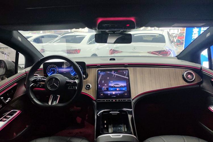 Used Mercedes-Benz EQE 2022 350 Pioneer Edition Interior 2