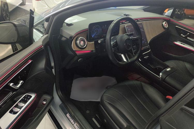 Used Mercedes-Benz EQE 2022 350 Pioneer Edition Interior 3