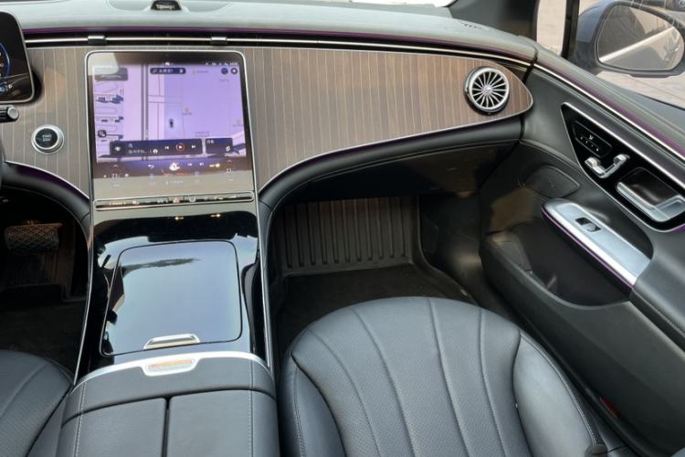 Used Mercedes-Benz EQE 2022 350 Luxury Edition Interior 3