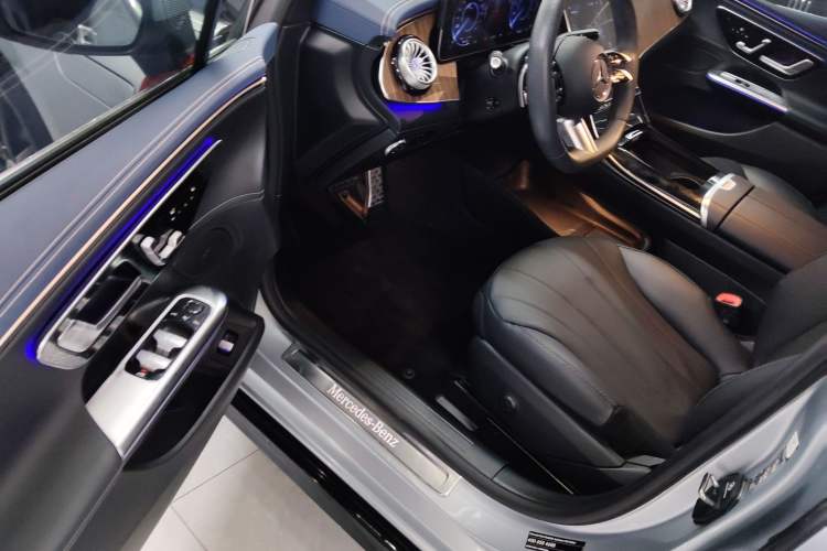 Used Mercedes-Benz EQE 2022 350 Pioneer Edition Interior 3