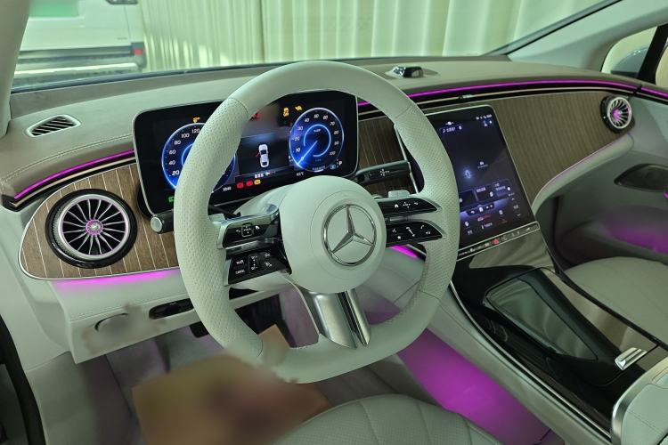 Used Mercedes-Benz EQE 2022 350 Pioneer Edition Interior 3