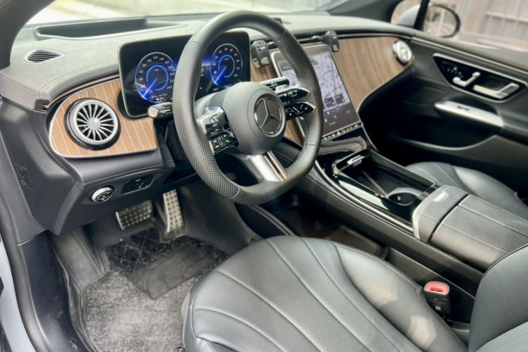 Used Mercedes-Benz EQE 2022 350 Luxury Edition Interior 4